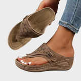 Ursula – Bequeme Zehensteg-Sandalen mit Keilabsatz
