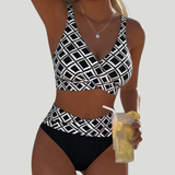 Yvonne - Bikini mit Wickeloberteil und geometrischem Print
